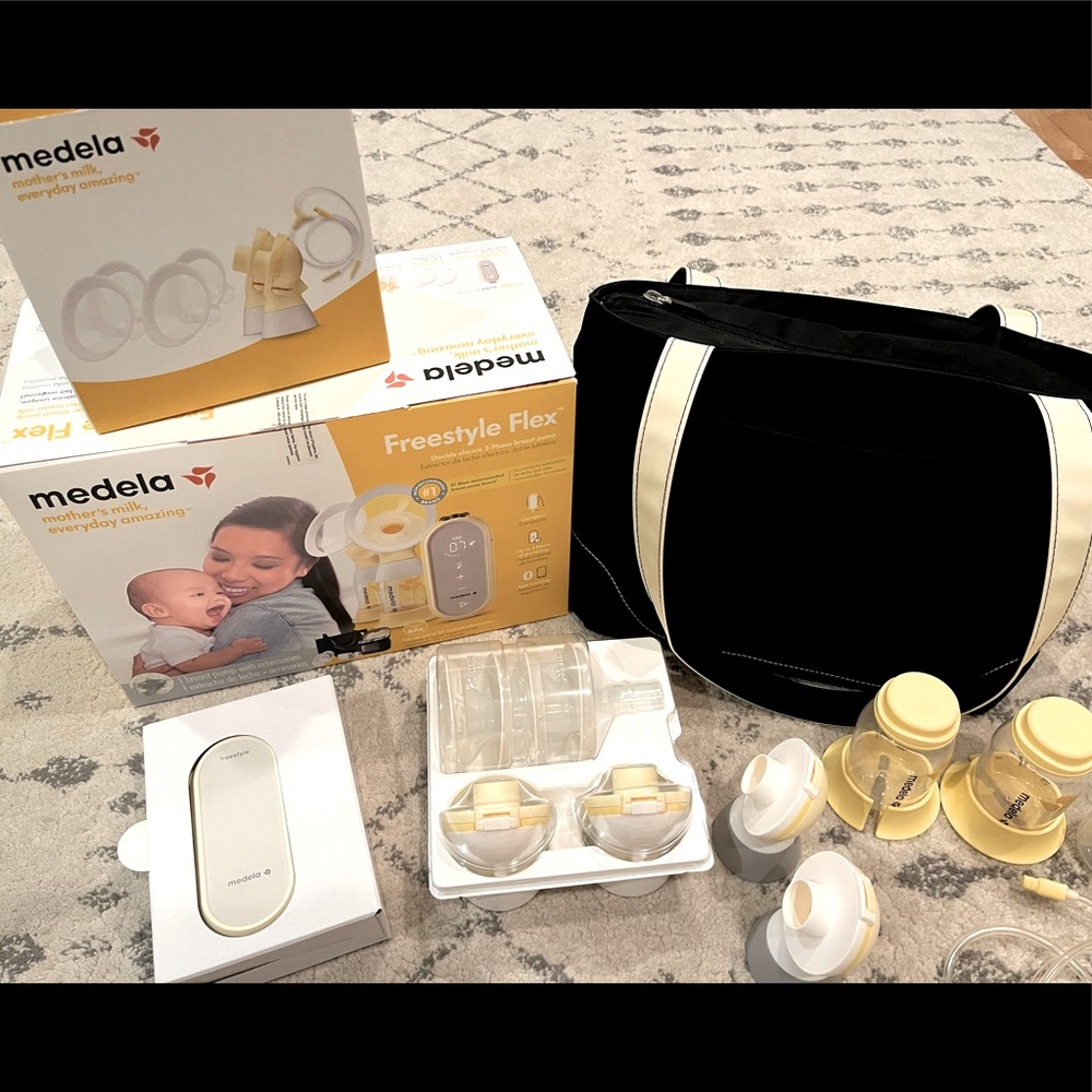 Medela Freestyle Flex Pump and extra pair Personalfit Connectors